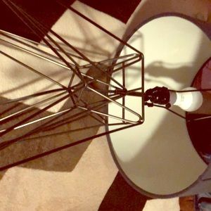 I’m selling a lamp